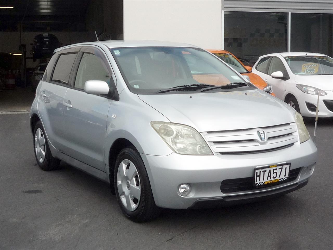 2005 Toyota Ist