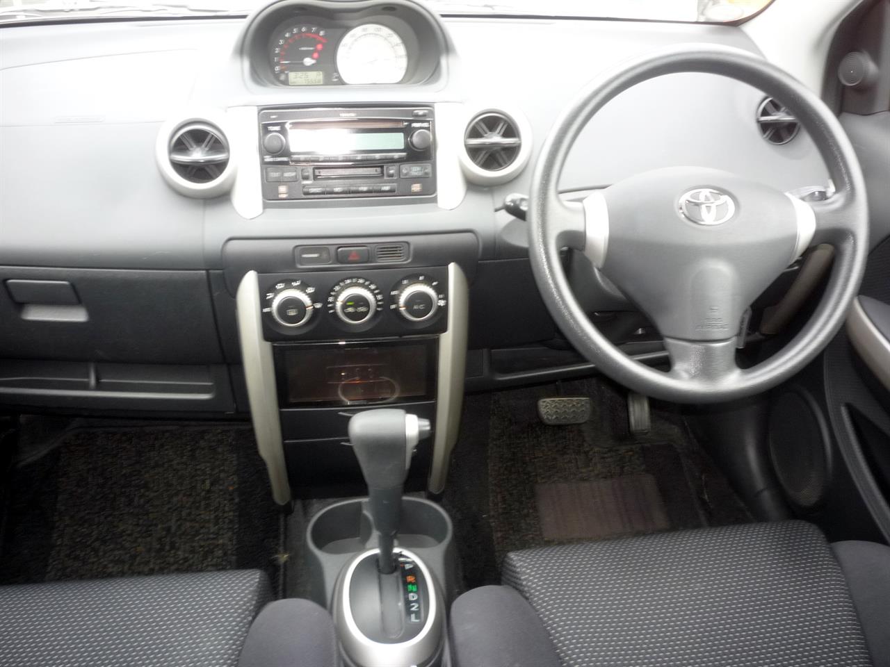 2005 Toyota Ist