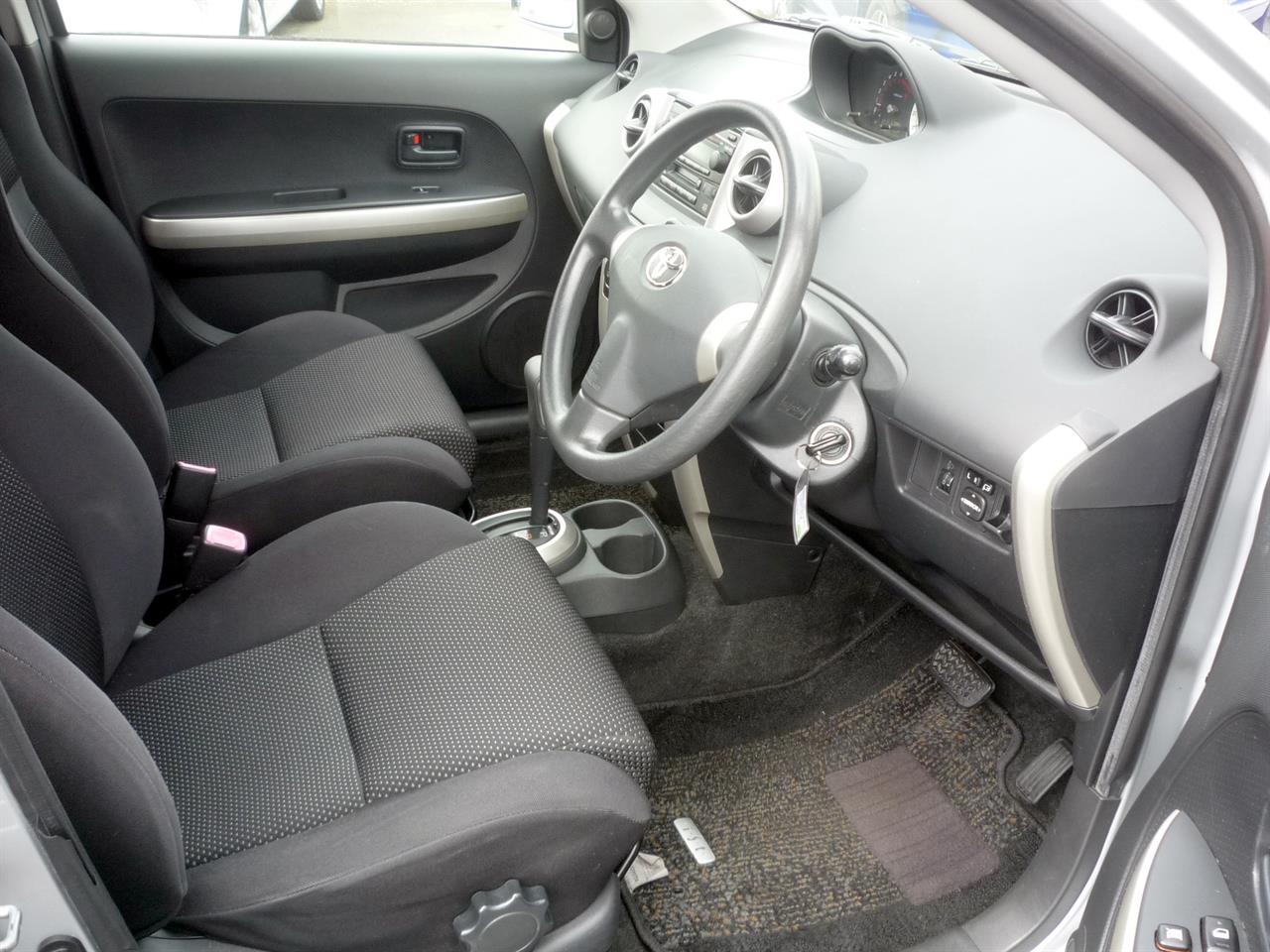 2005 Toyota Ist