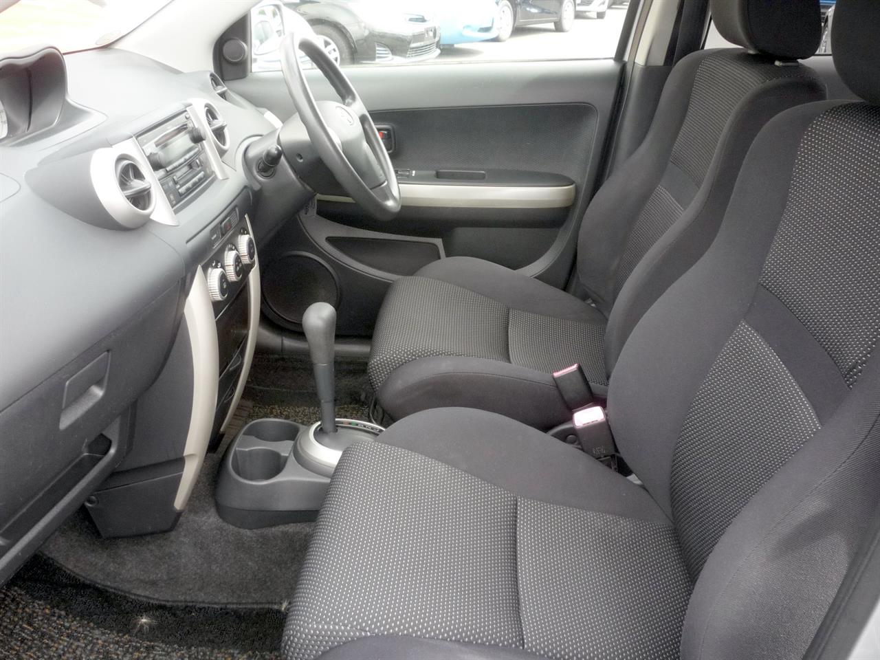 2005 Toyota Ist