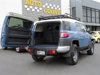 2012 Toyota FJ Cruiser - Thumbnail