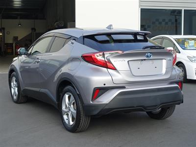 2017 Toyota C-HR - Thumbnail