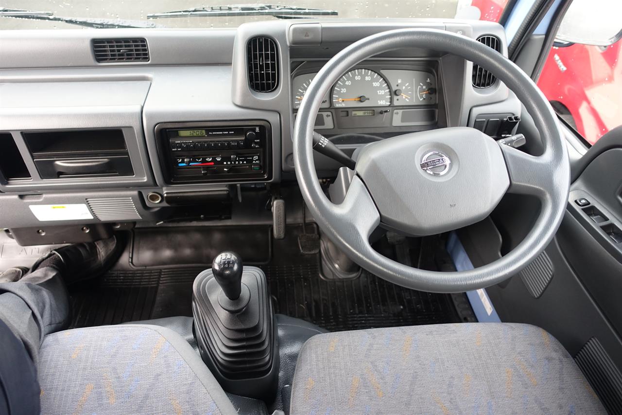 2004 Nissan Atlas